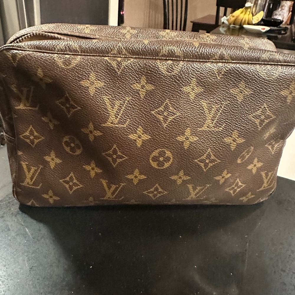 Louis Vuitton Classic Vintage Monogram Toiletry Bag - Picture 6 of 13